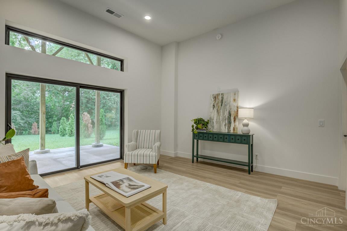 967 Windsor Street Property Photo 10