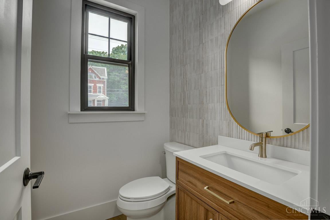 967 Windsor Street Property Photo 19