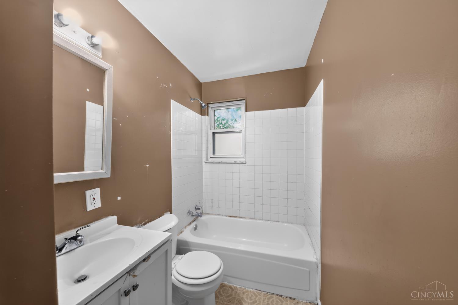 3746 Anioton Court Property Photo 11
