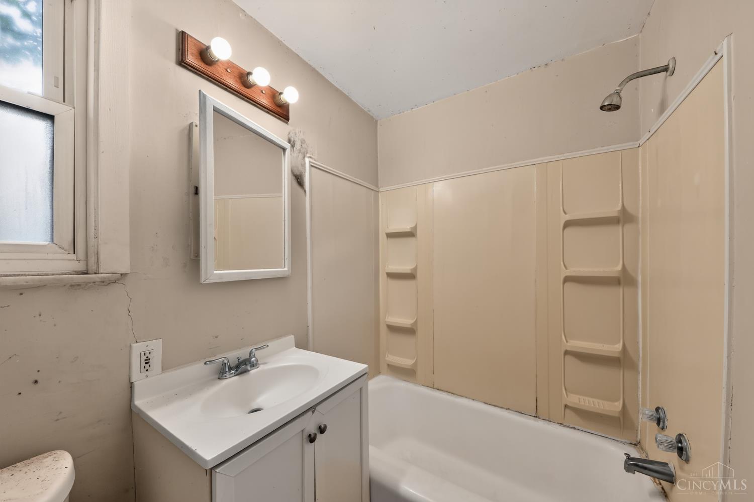 3746 Anioton Court Property Photo 12