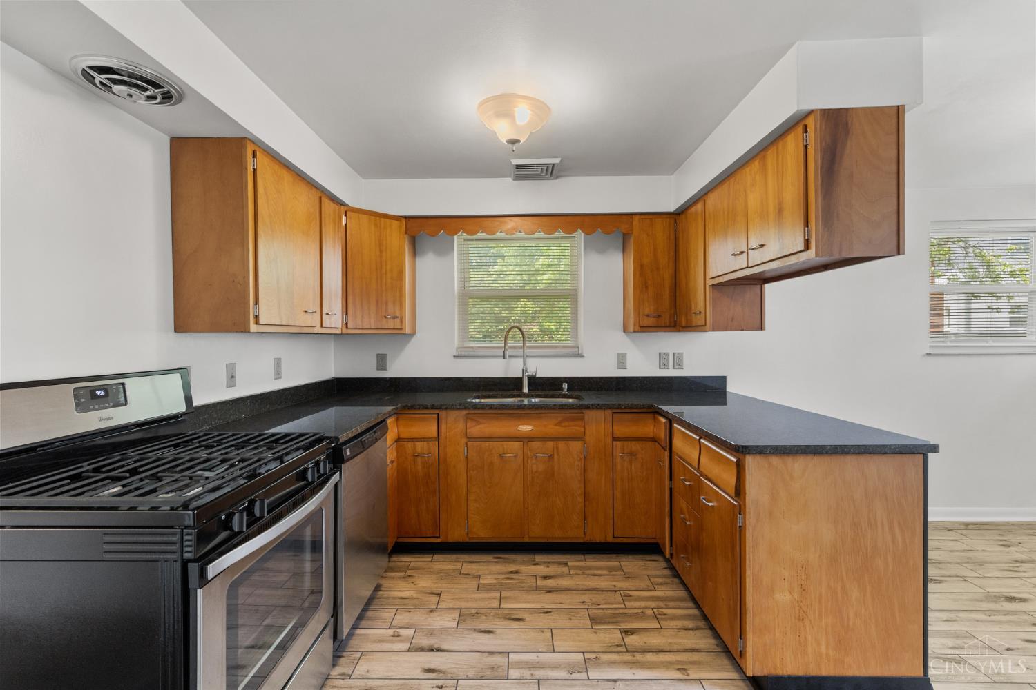 4947 Charlemar Drive Property Photo 15