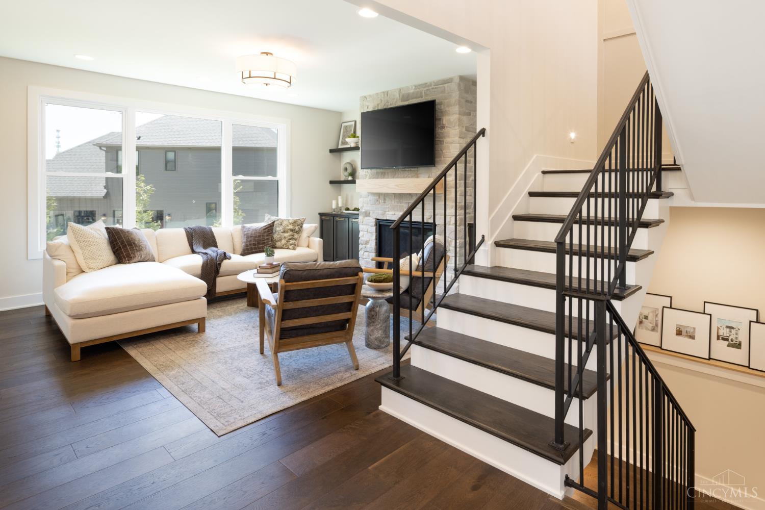 6984 Shadow Ridge Road Property Photo 4