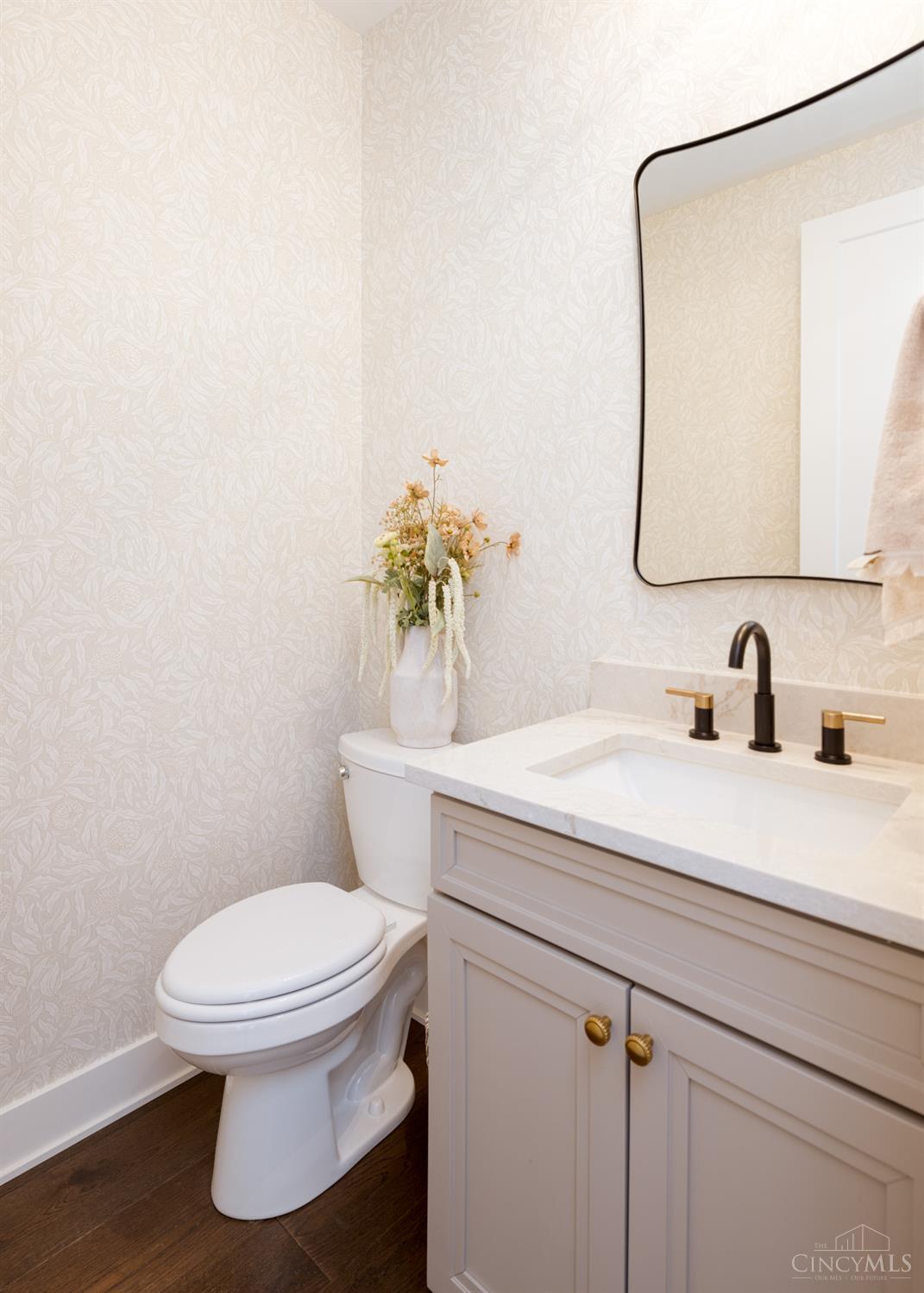 6984 Shadow Ridge Road Property Photo 7