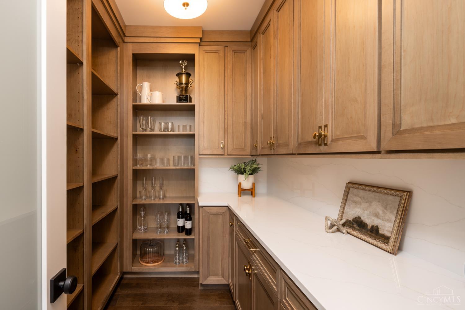 6984 Shadow Ridge Road Property Photo 11