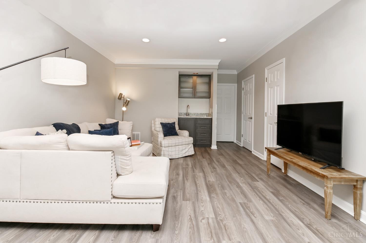3658 Herschel Property Photo 34