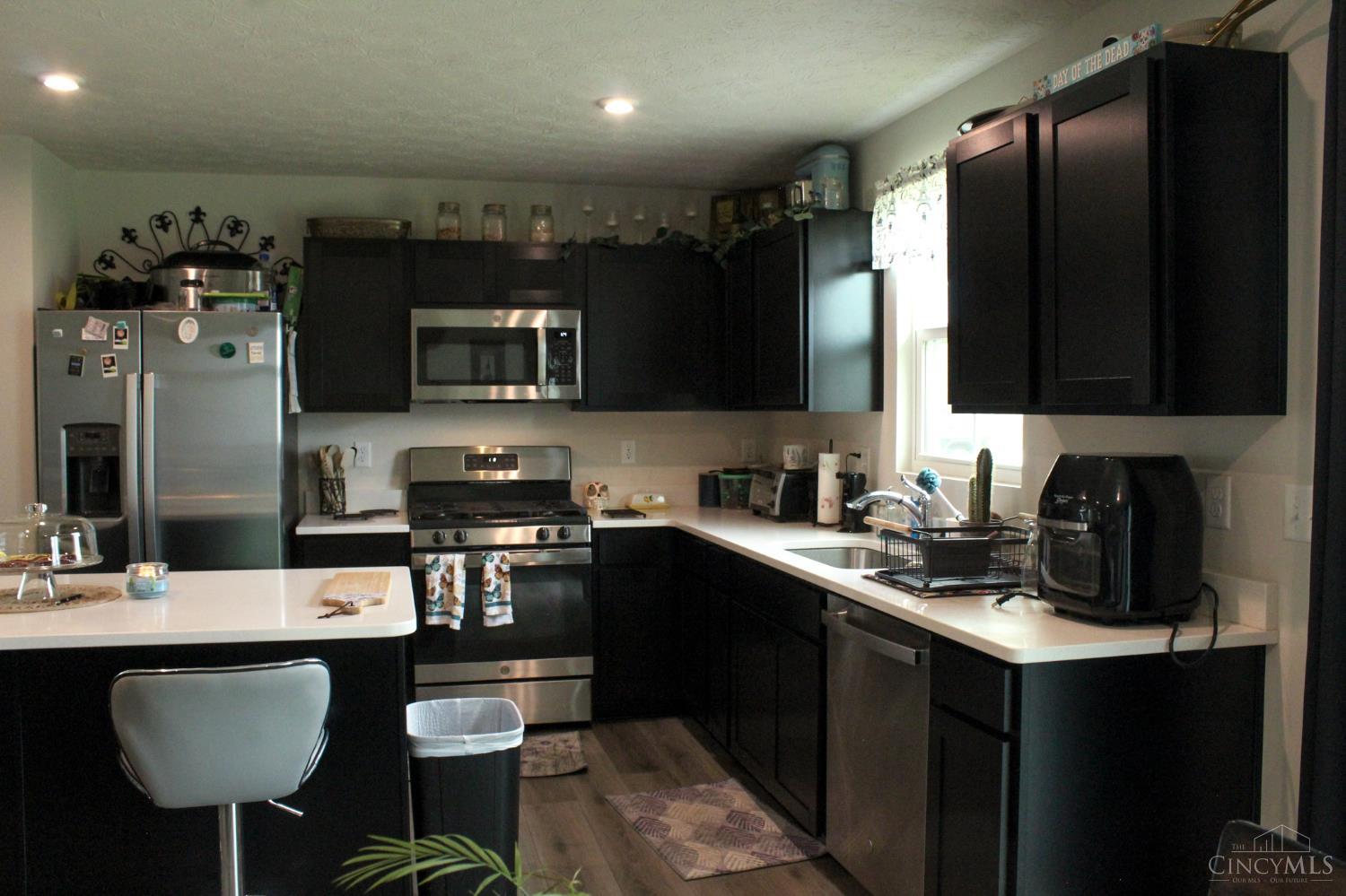 5901 Cresting Drive Property Photo 8