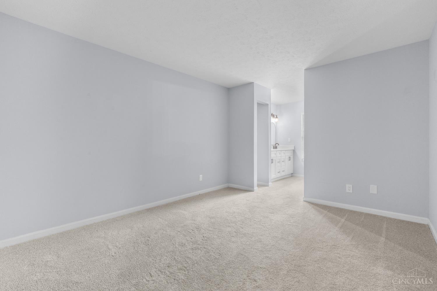 10555 Montgomery Road Property Photo 13