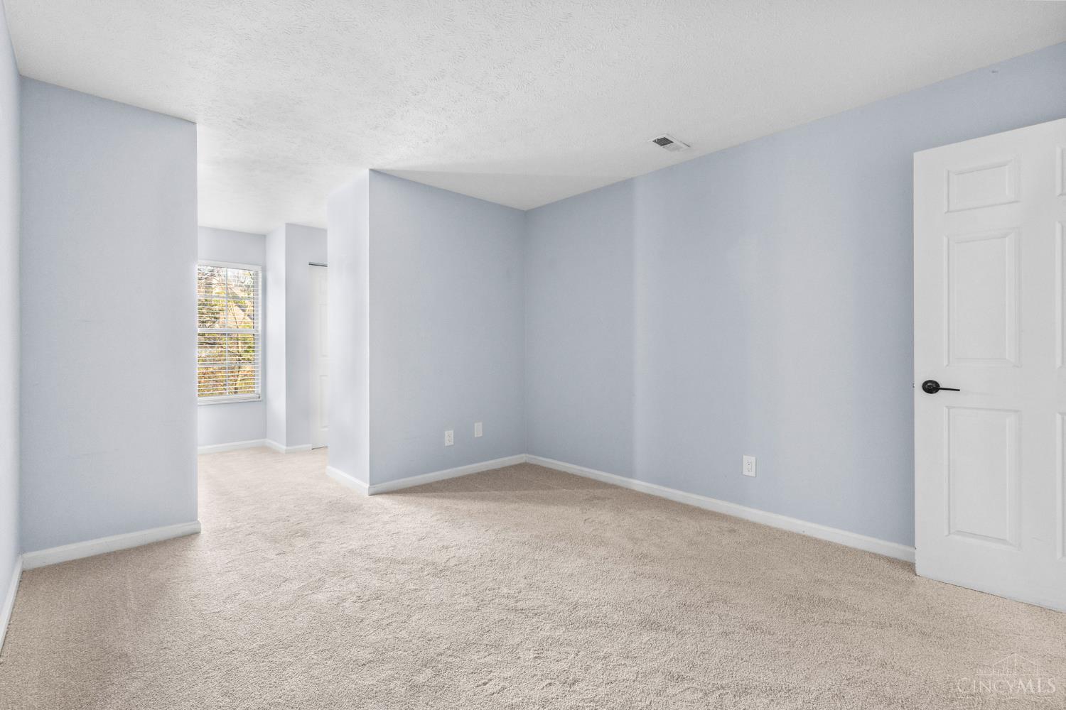 10555 Montgomery Road Property Photo 14