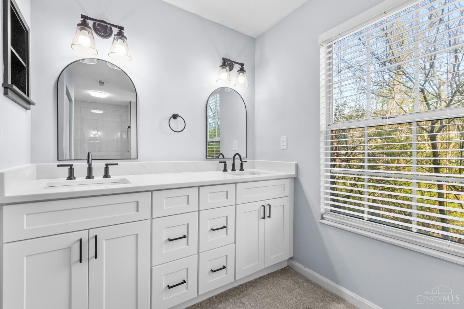 10555 Montgomery Road Property Photo 16