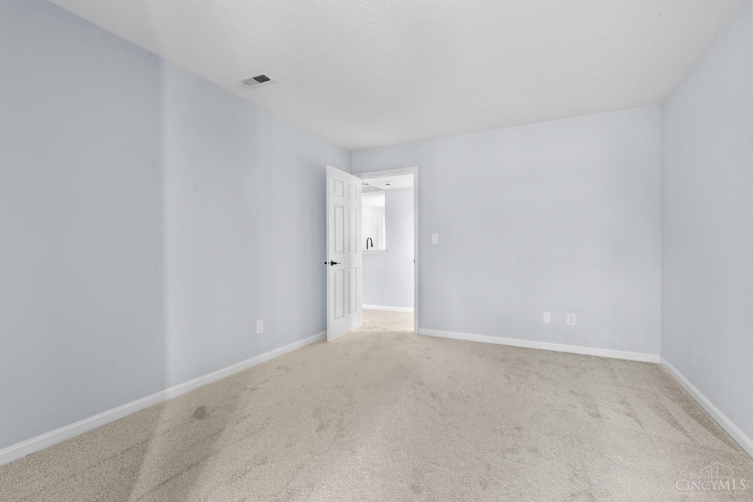 10555 Montgomery Road Property Photo 20