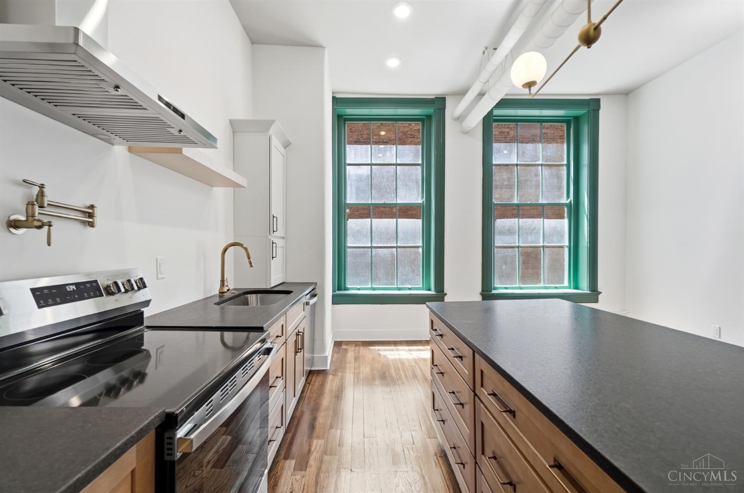 607 Main Street Property Photo 8