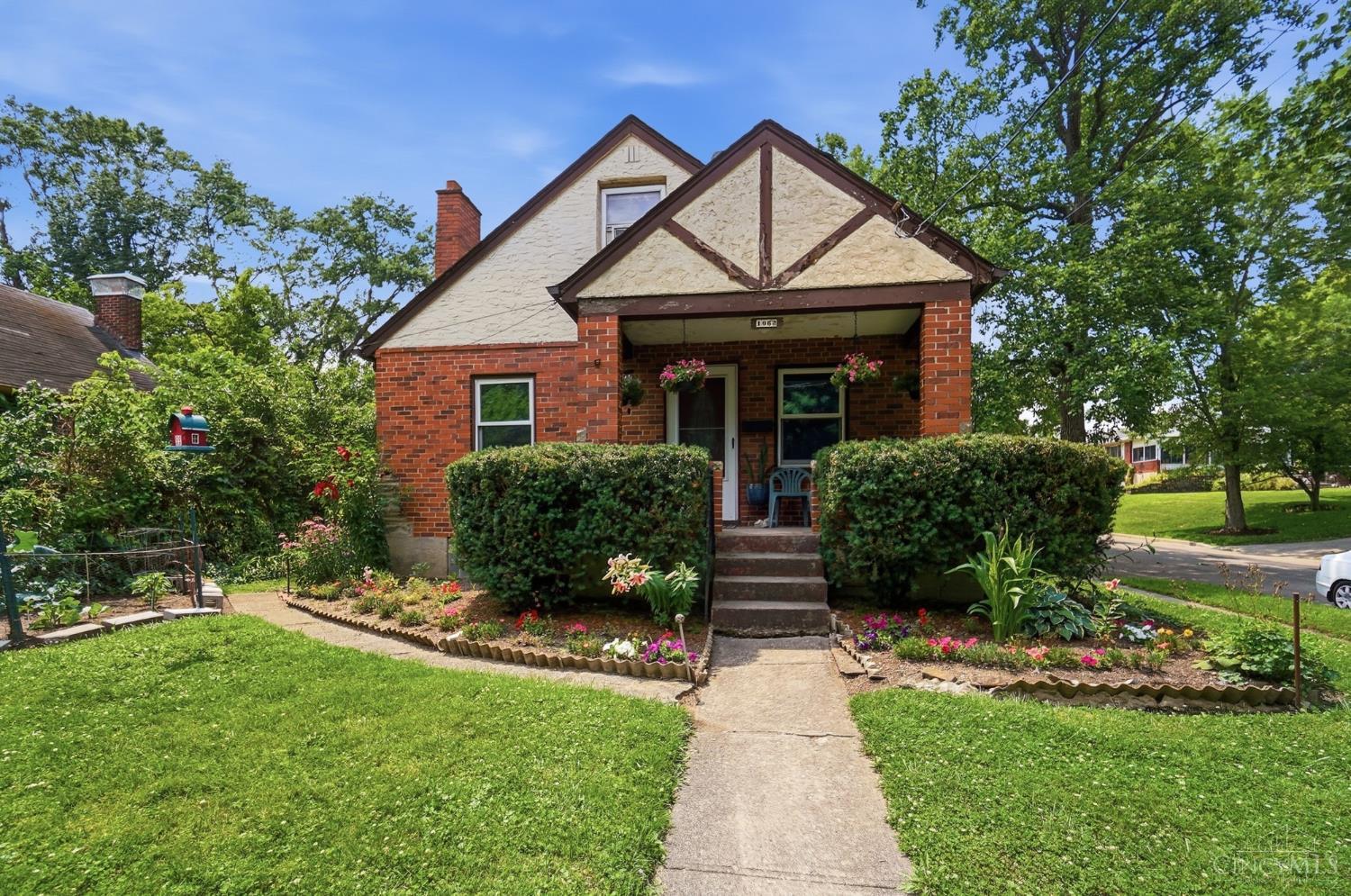 1063 Oak Avenue Property Photo 1