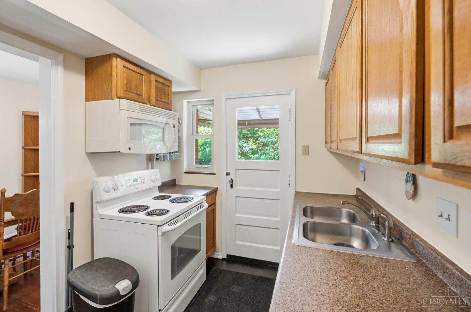 1063 Oak Avenue Property Photo 7