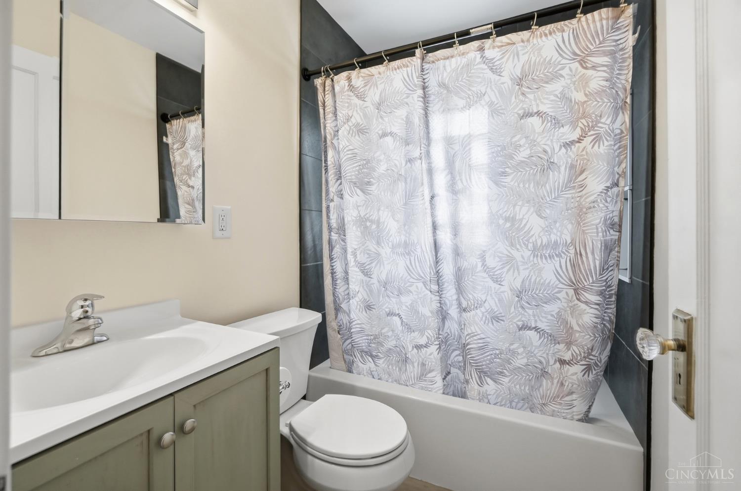 1063 Oak Avenue Property Photo 10