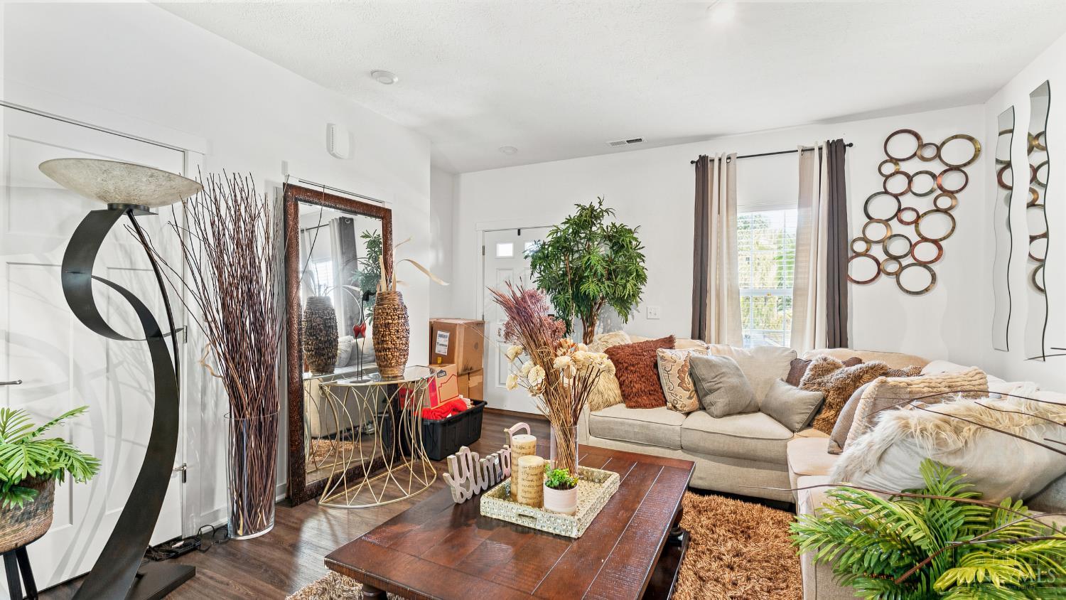 2807 Sovereign Drive Property Photo 4