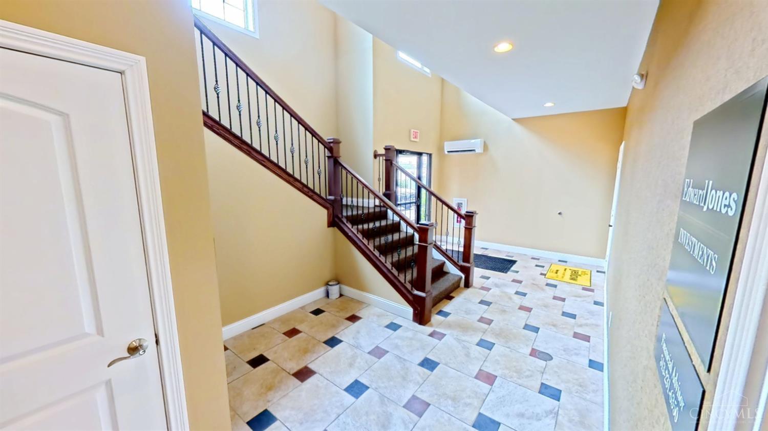 5078 Wooster Pike Property Photo 3