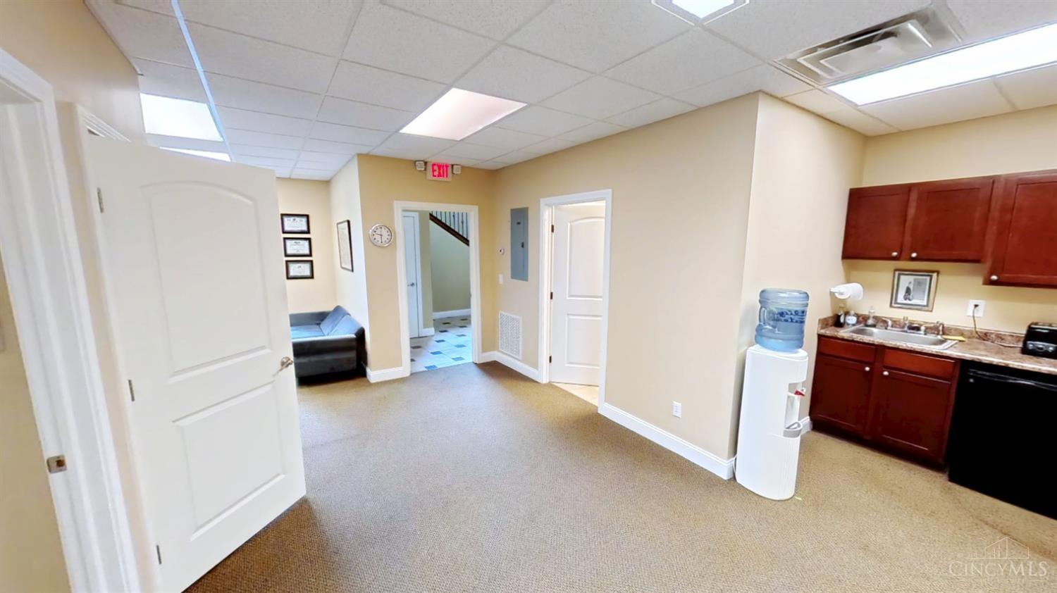 5078 Wooster Pike Property Photo 5