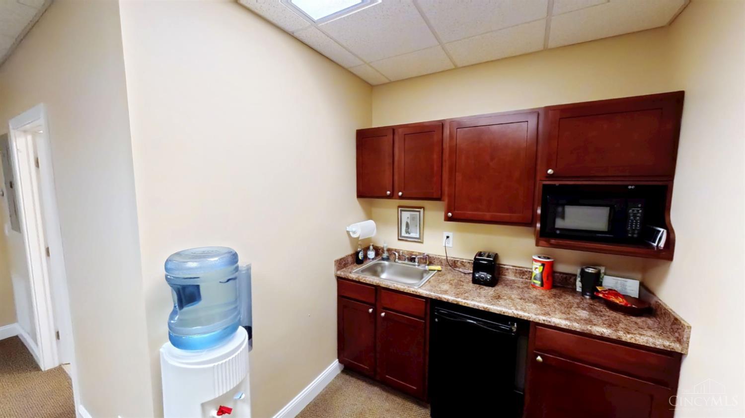 5078 Wooster Pike Property Photo 8