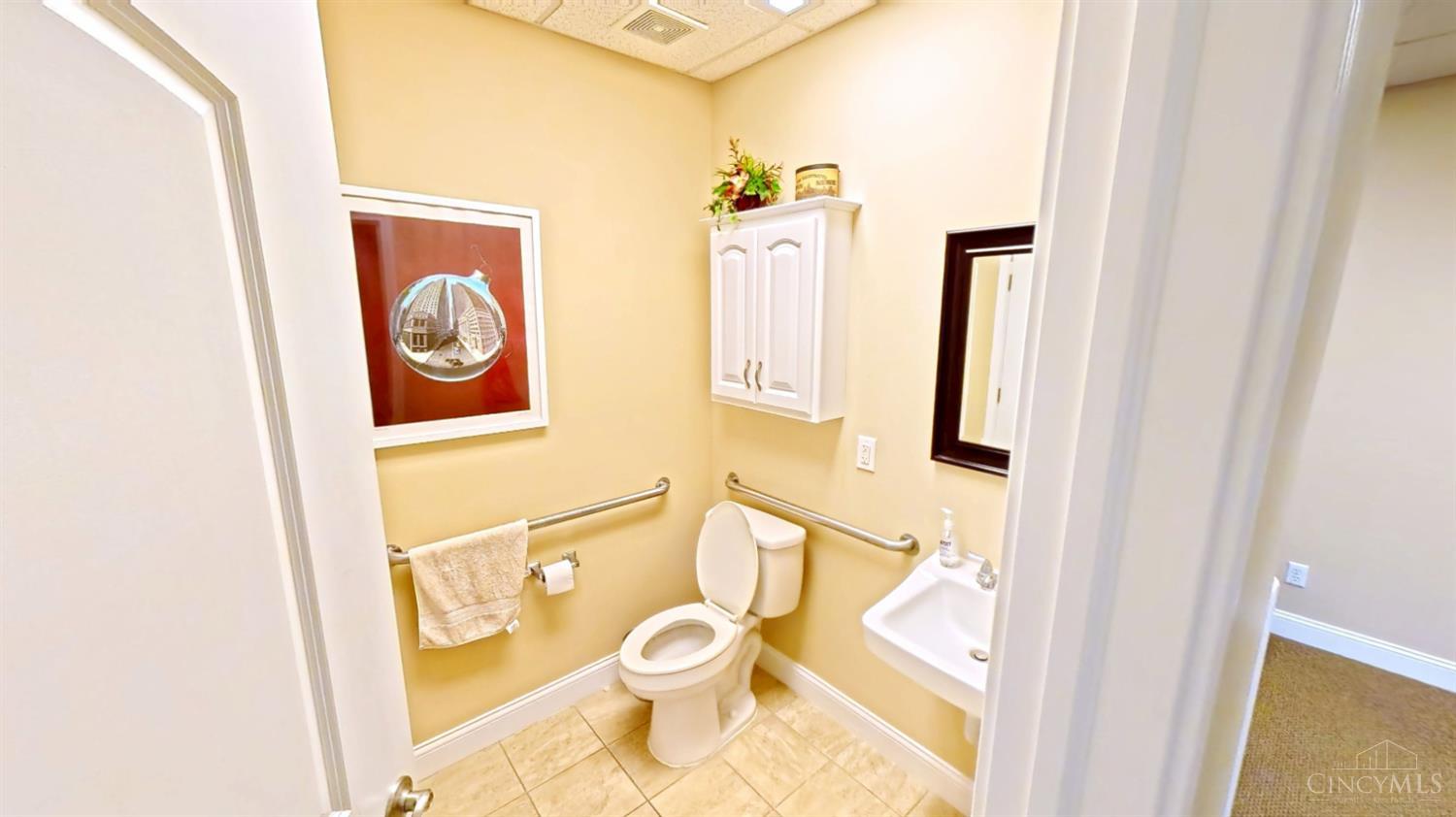 5078 Wooster Pike Property Photo 9