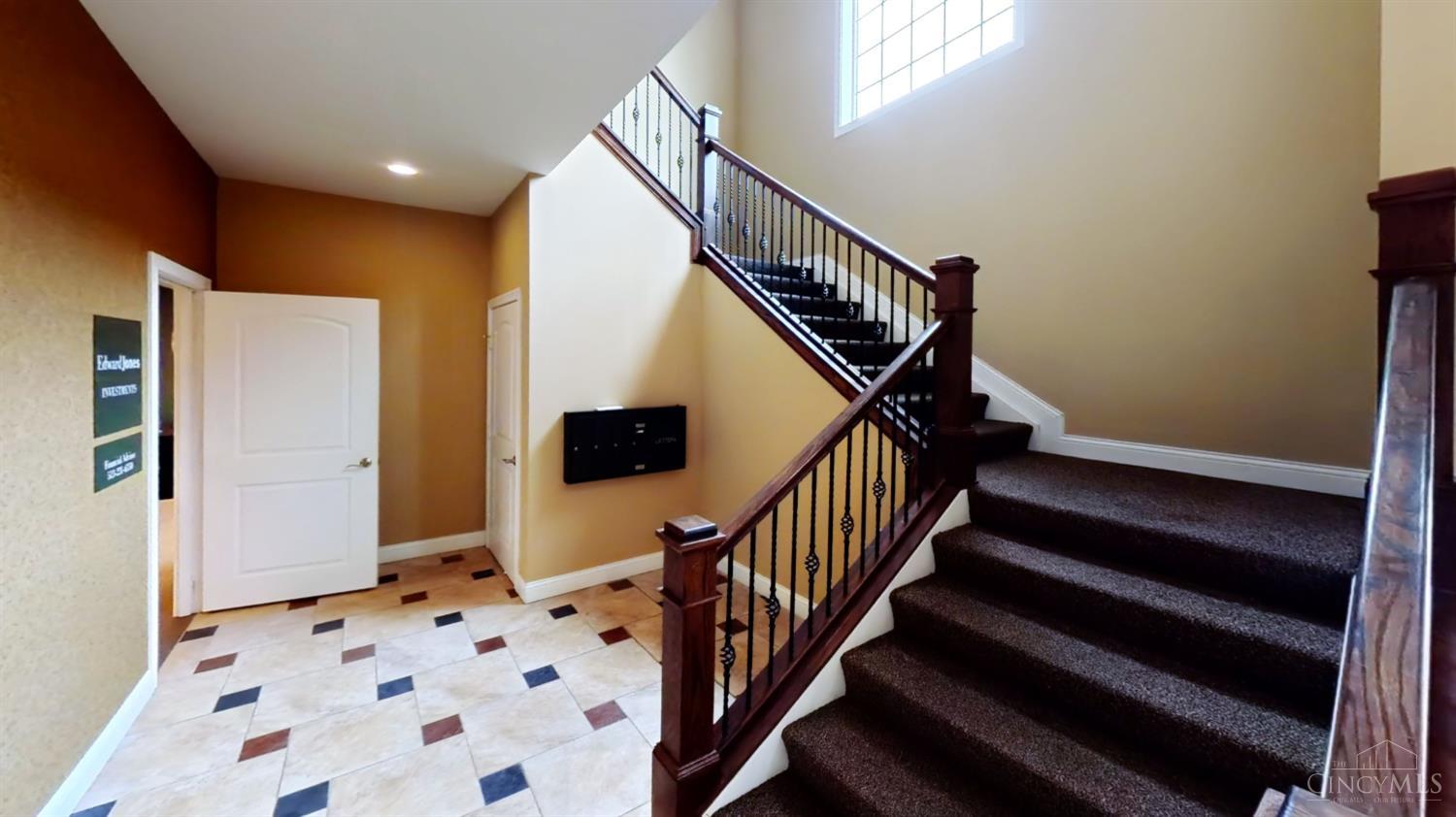 5078 Wooster Pike Property Photo 11