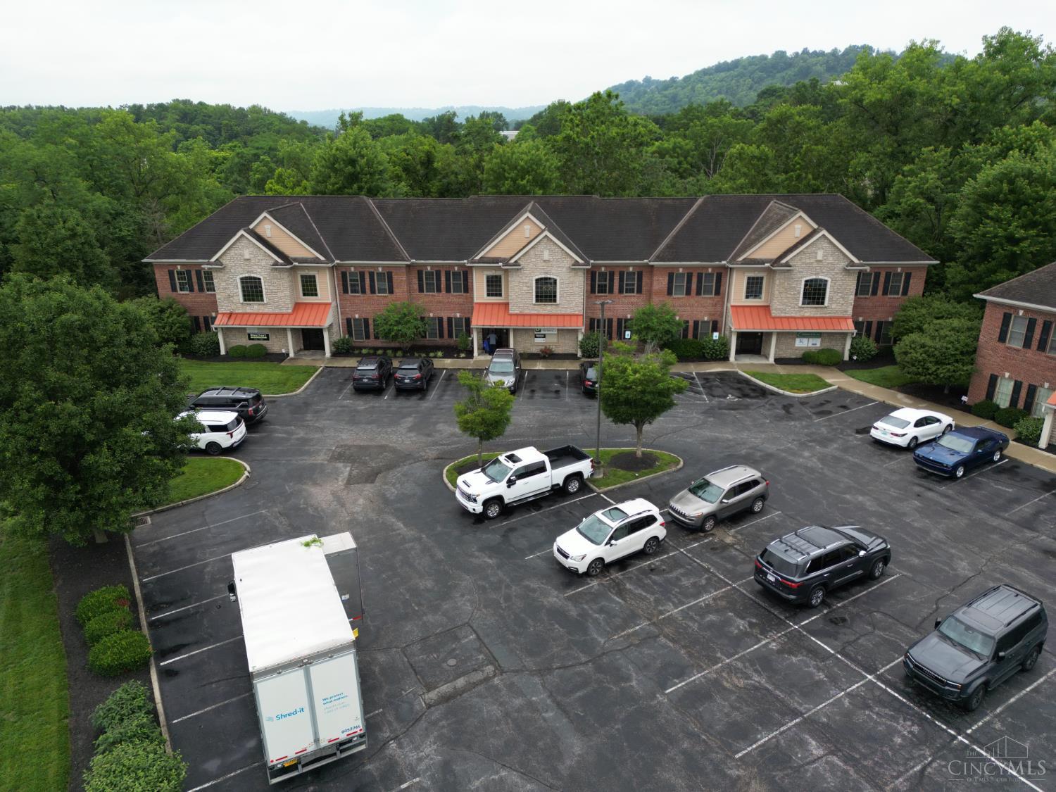 5078 Wooster Pike Property Photo 16