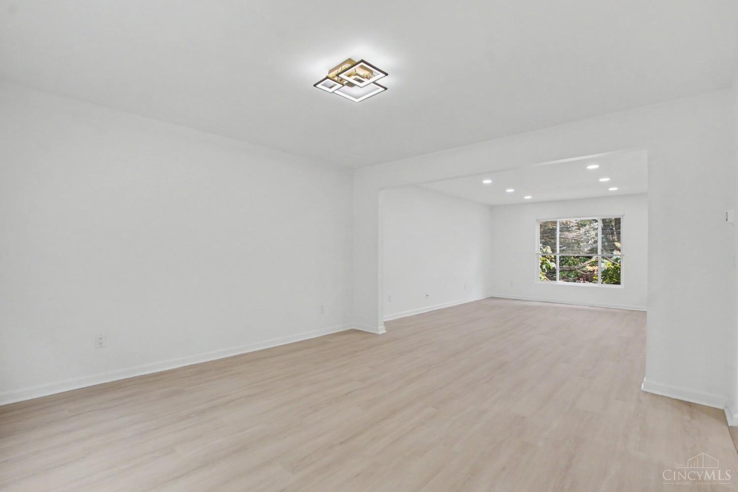 6983 Treeridge Drive Property Photo 8