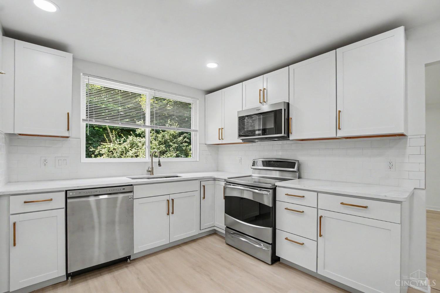 6983 Treeridge Drive Property Photo 10