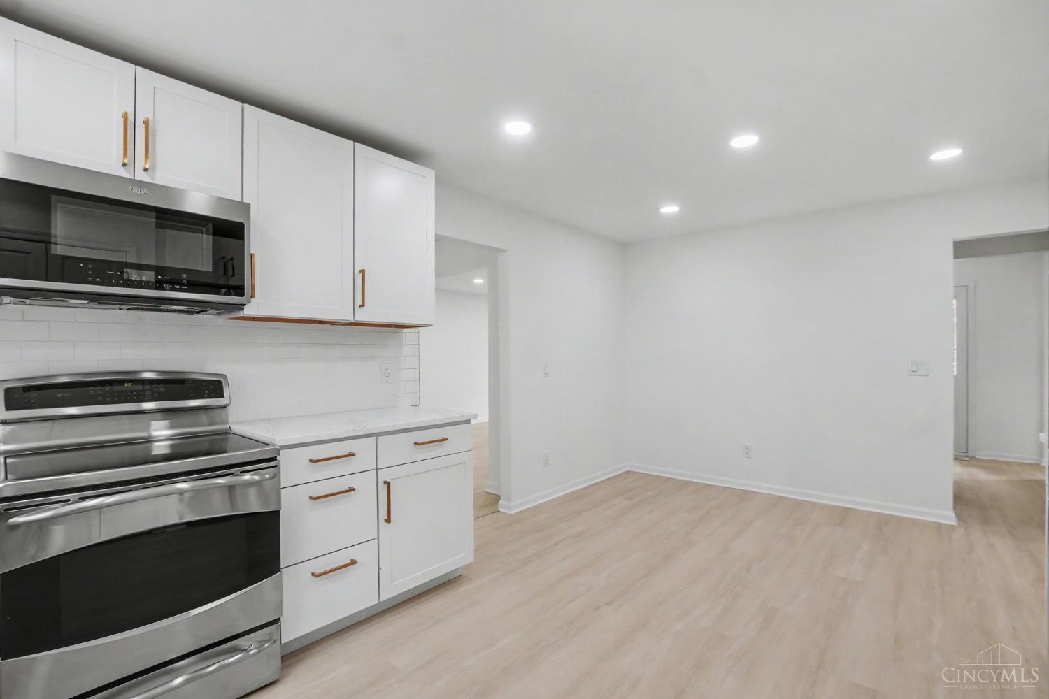 6983 Treeridge Drive Property Photo 11