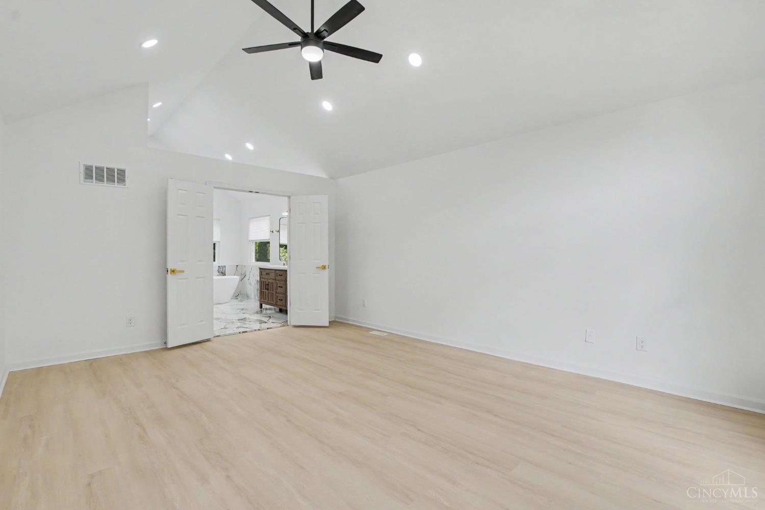 6983 Treeridge Drive Property Photo 20