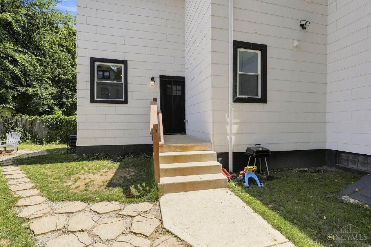 4607 Erie Avenue Property Photo 5