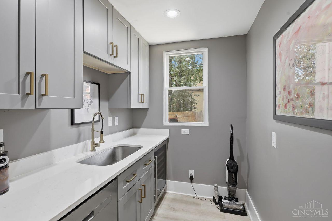 4607 Erie Avenue Property Photo 17