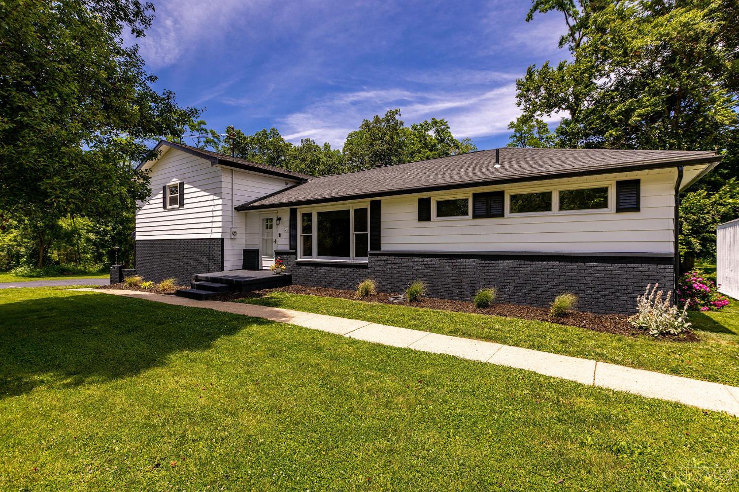 5813 Somers Gratis Road Property Photo 1