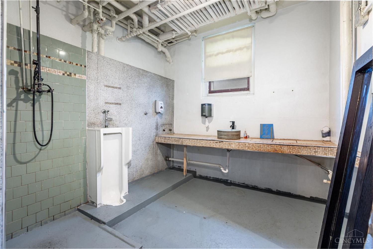 6819 Vine Street Property Photo 26