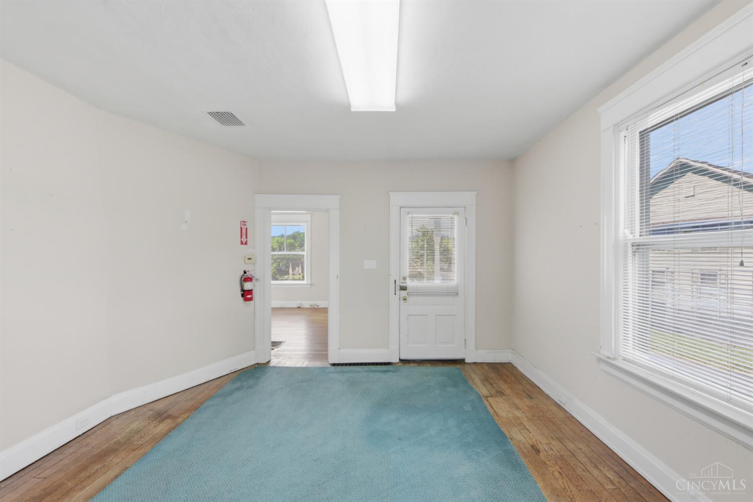 7816 Laurel Avenue Property Photo 9
