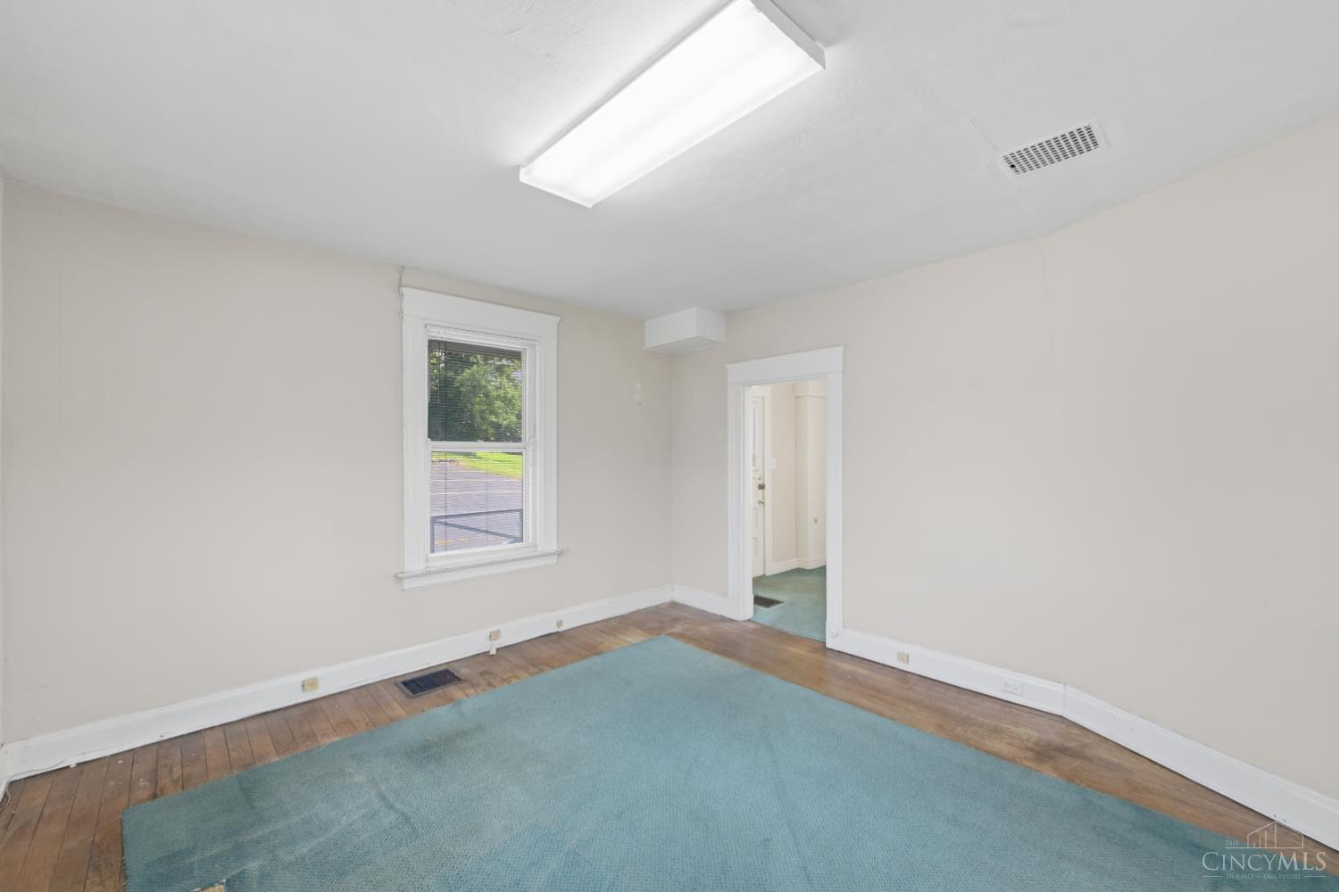 7816 Laurel Avenue Property Photo 11