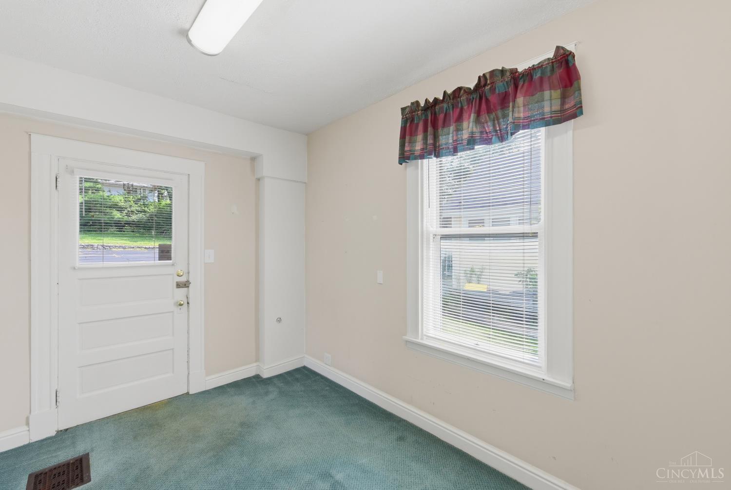 7816 Laurel Avenue Property Photo 13