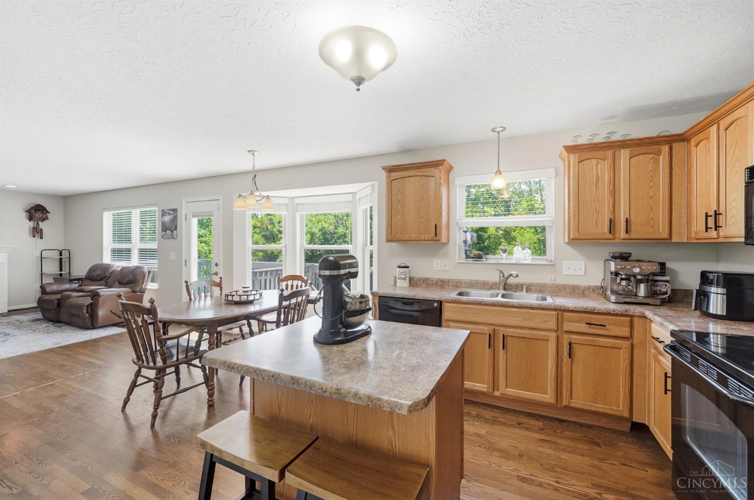 12067 Brookway Drive Property Photo 9