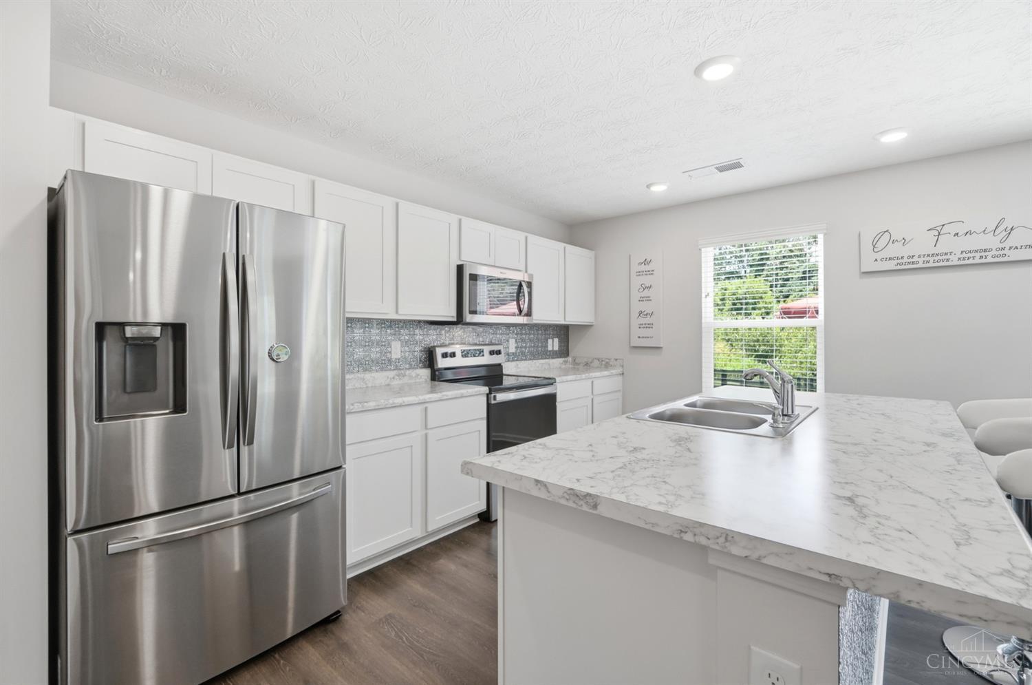 4989 Lakeview Drive Property Photo 11
