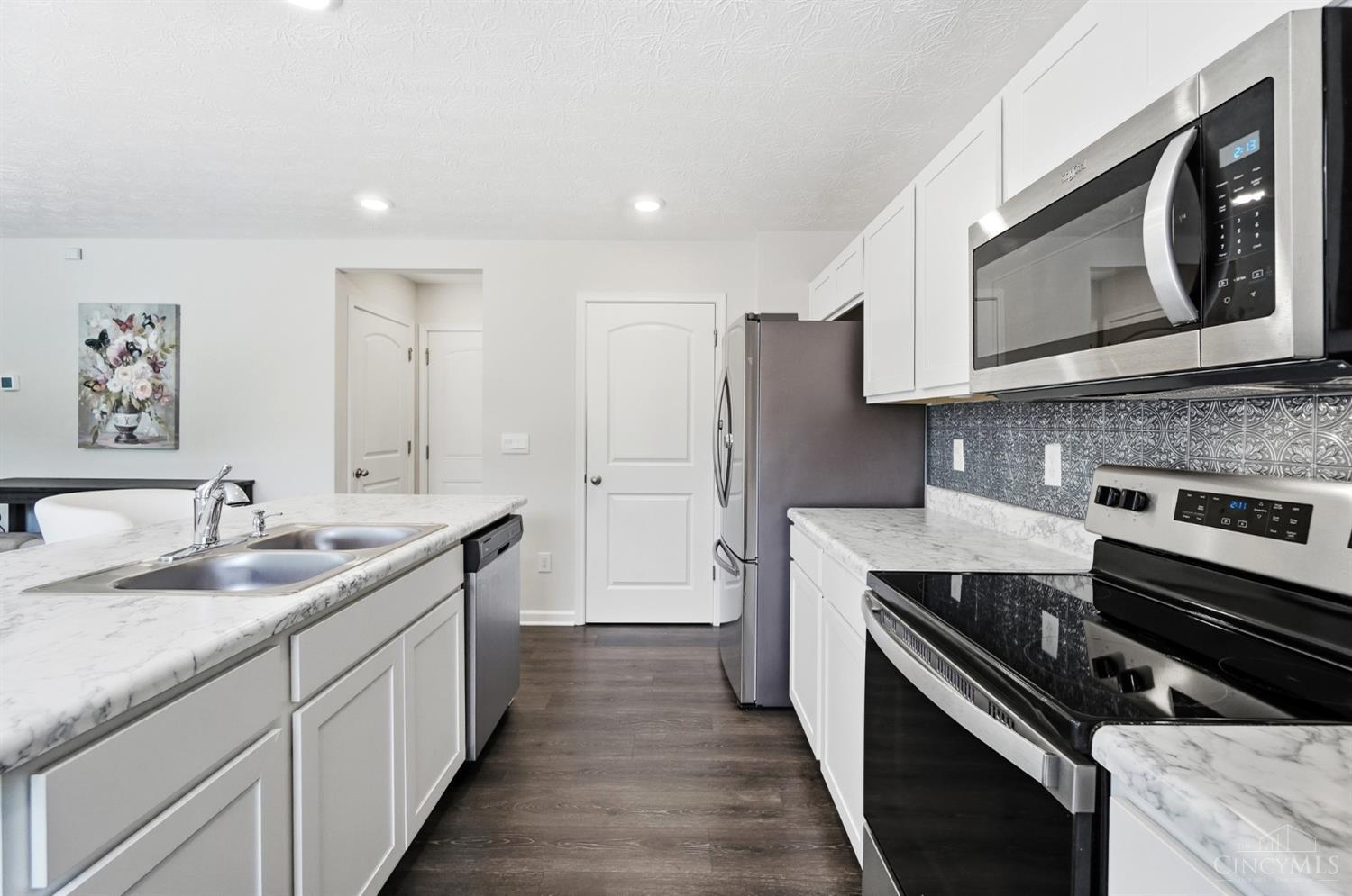 4989 Lakeview Drive Property Photo 12