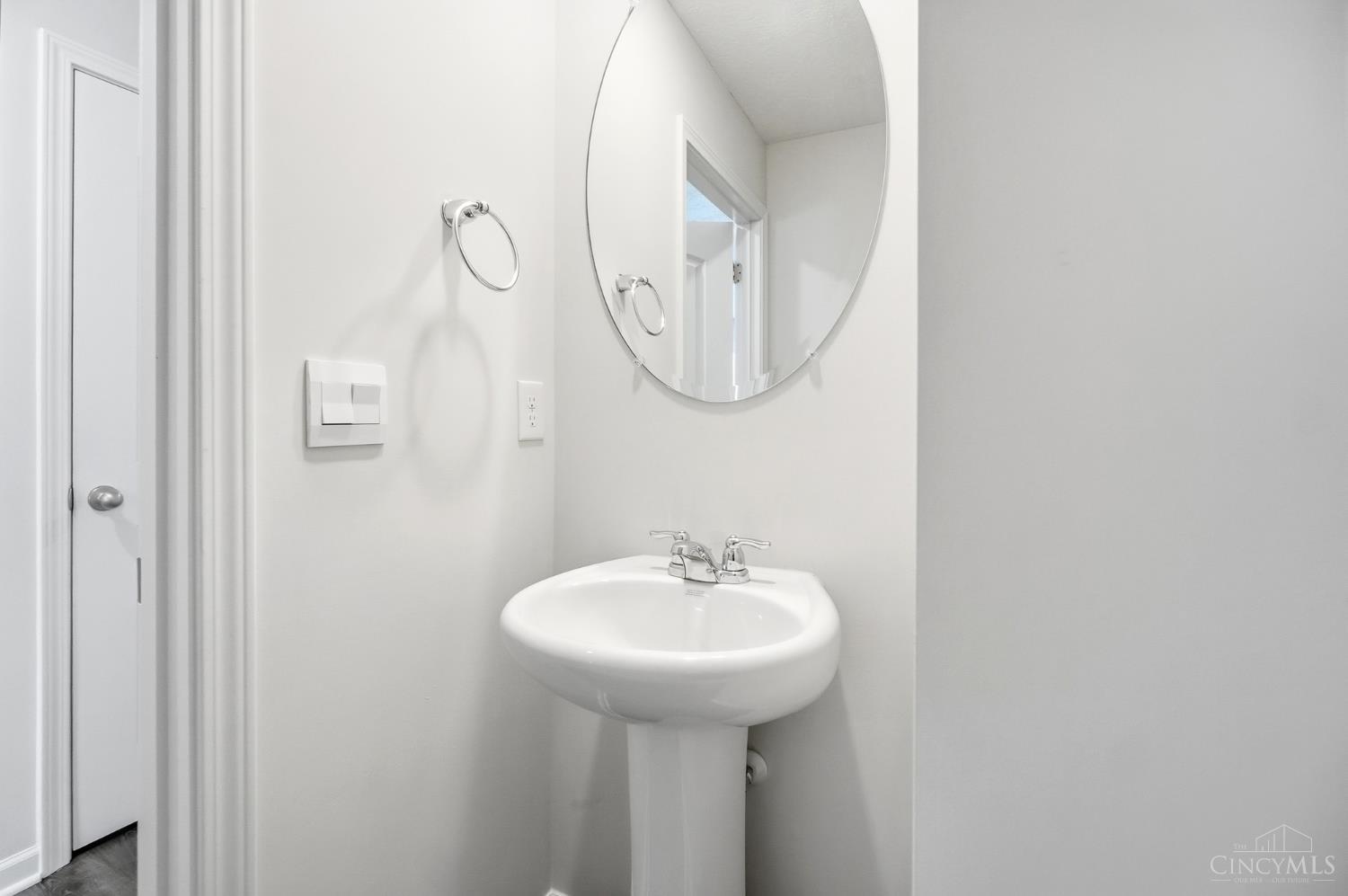 4989 Lakeview Drive Property Photo 14