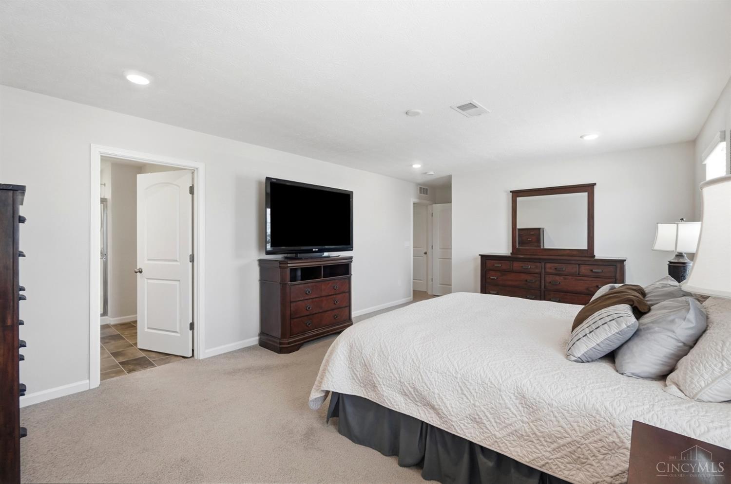 4989 Lakeview Drive Property Photo 16