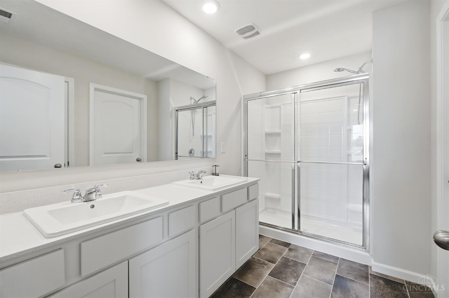 4989 Lakeview Drive Property Photo 18