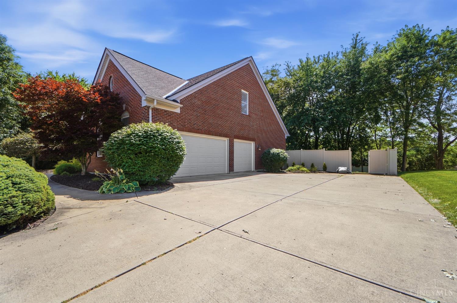 2820 Arbor Pointe Drive Property Photo 3