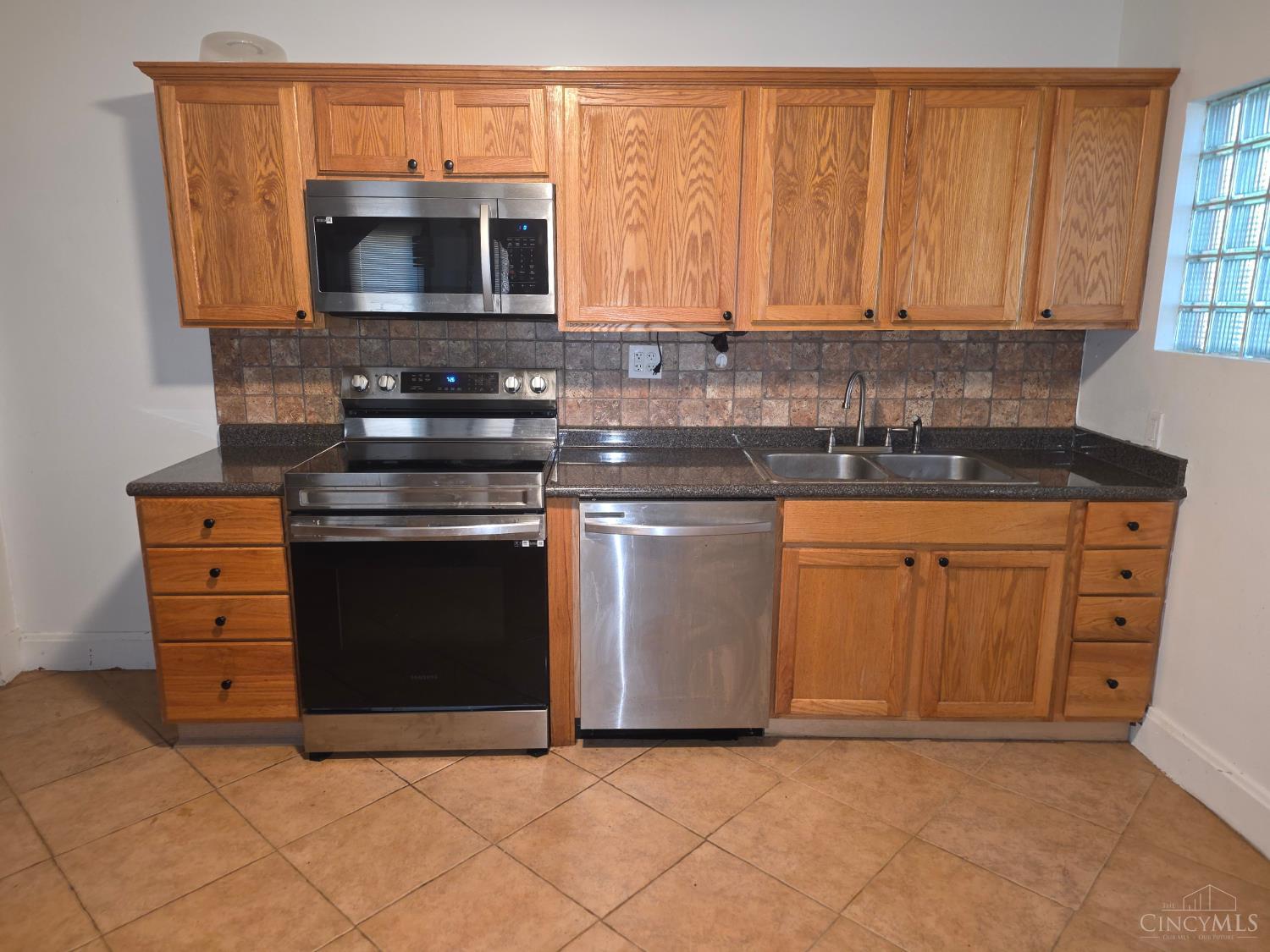 657 Froome Avenue Property Photo 7