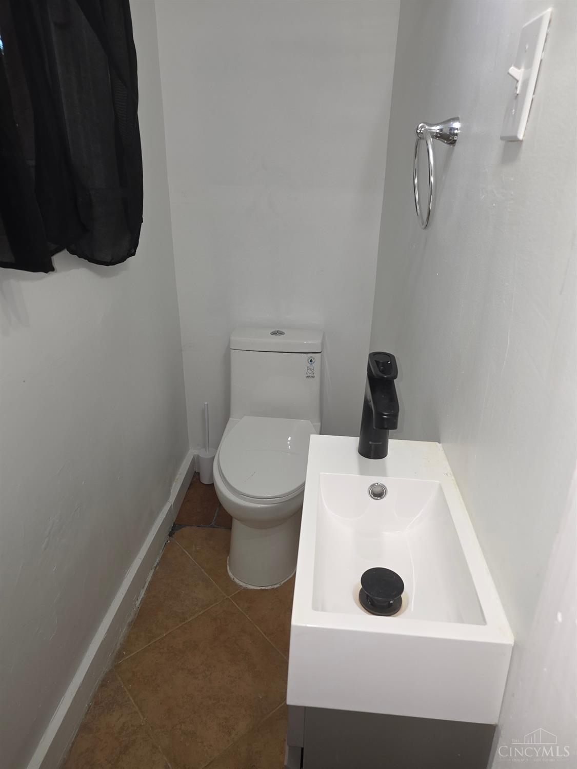 657 Froome Avenue Property Photo 9
