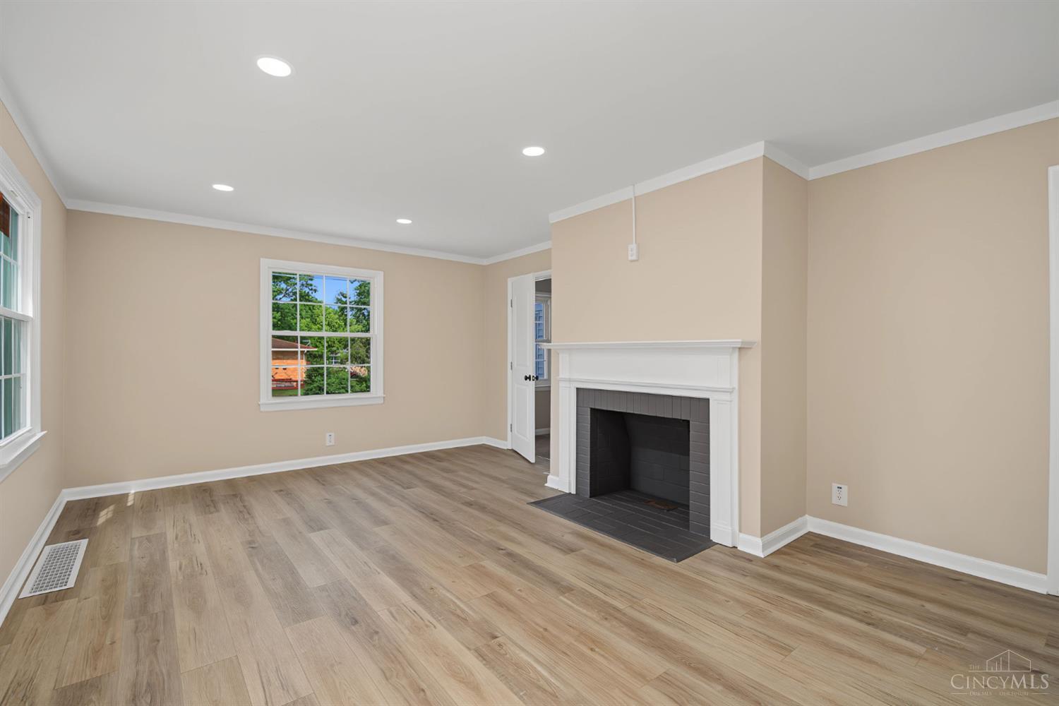 1660 Sunset Drive Property Photo 3