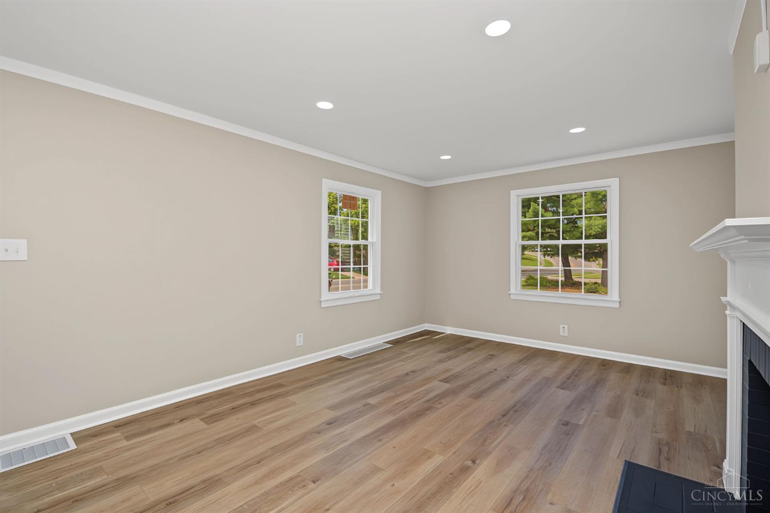 1660 Sunset Drive Property Photo 4
