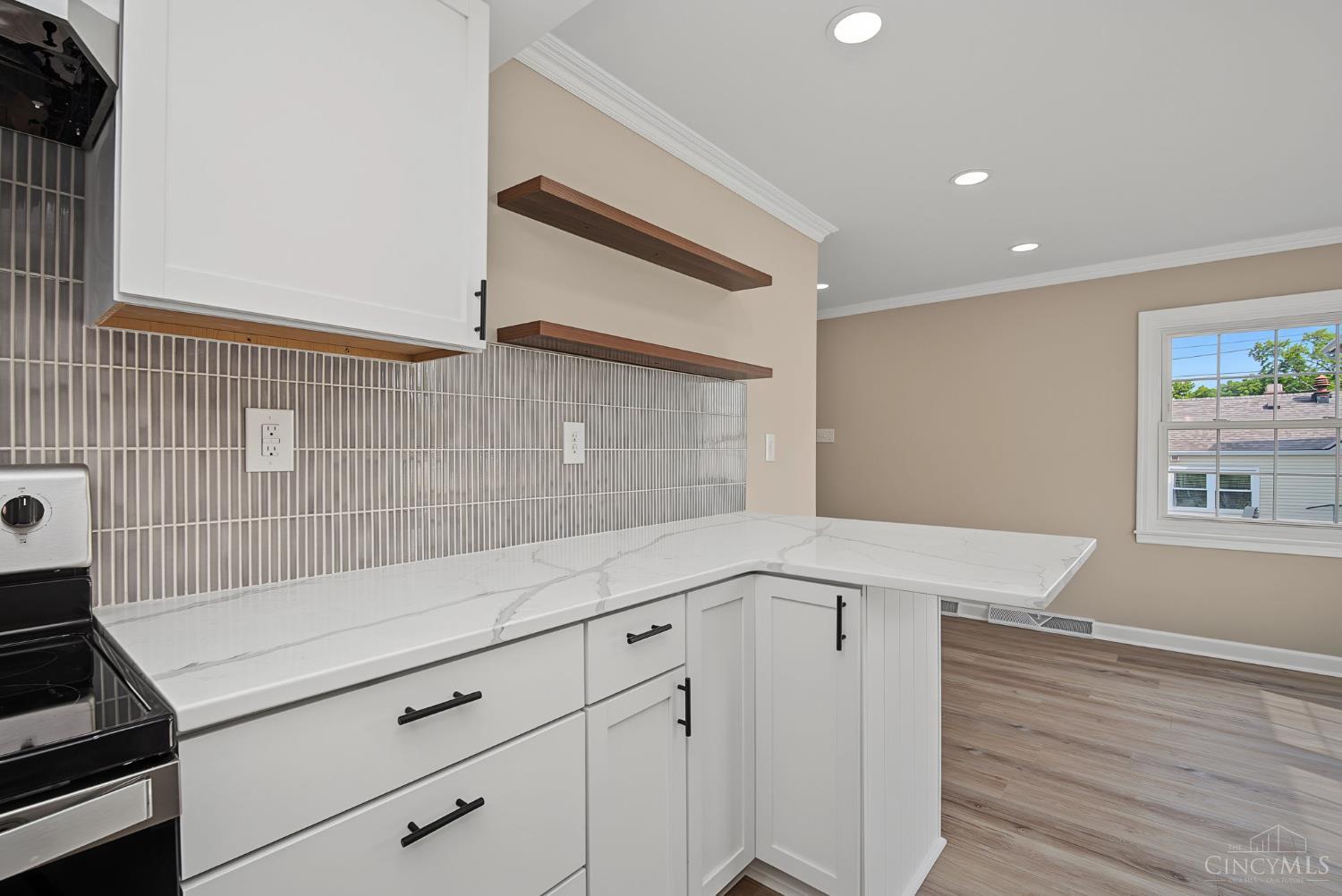 1660 Sunset Drive Property Photo 8