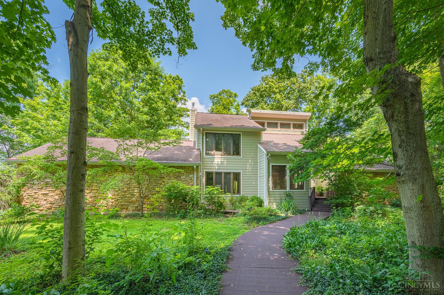 7 Laurelwood Drive Property Photo 1