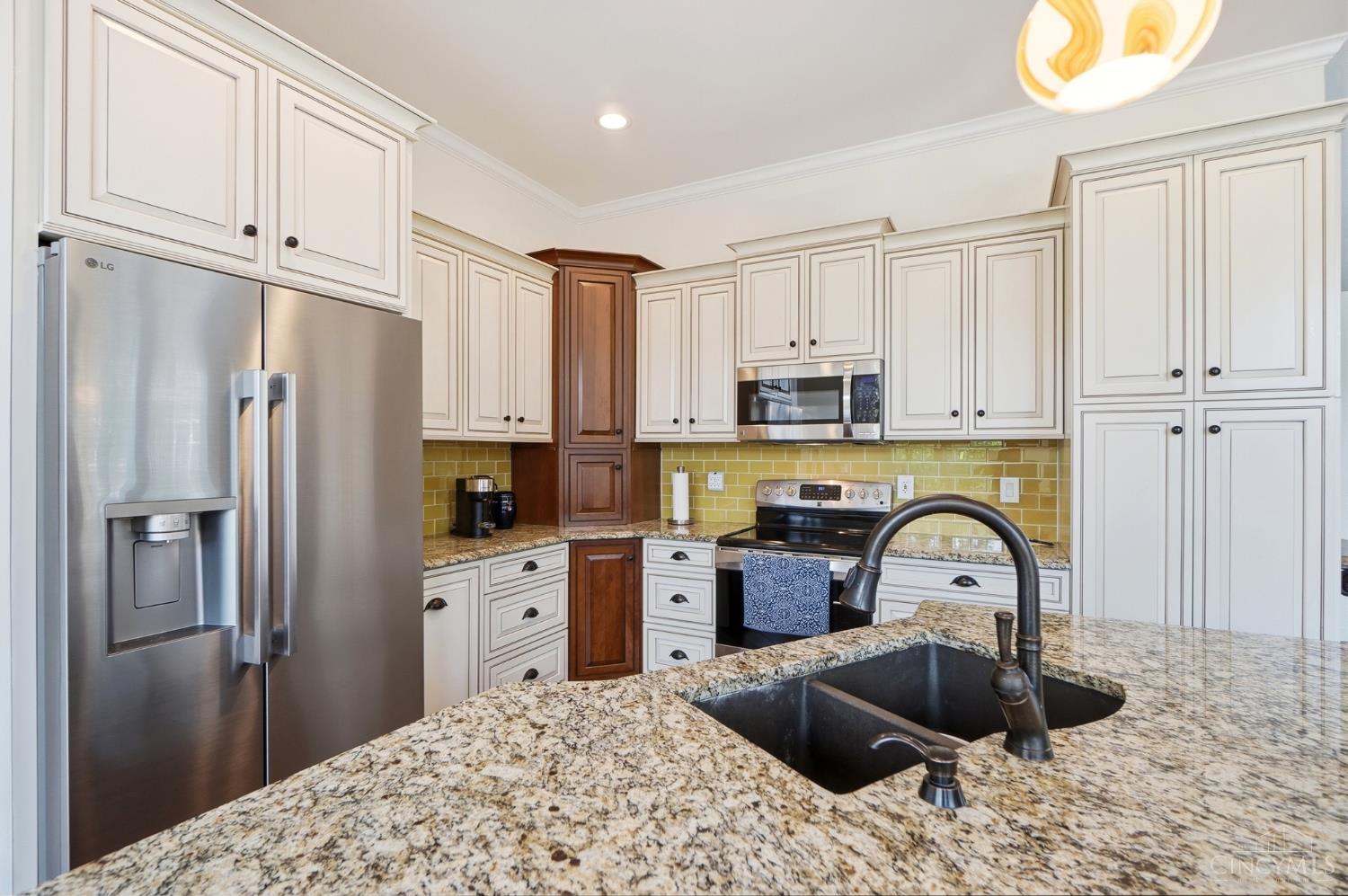 7516 Blue Fox Run Property Photo 10